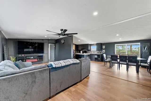 $360,000 | 2469 County Road 124, Floresville, TX 78114