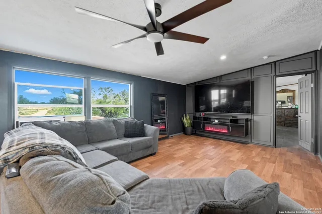 $360,000 | 2469 County Road 124, Floresville, TX 78114