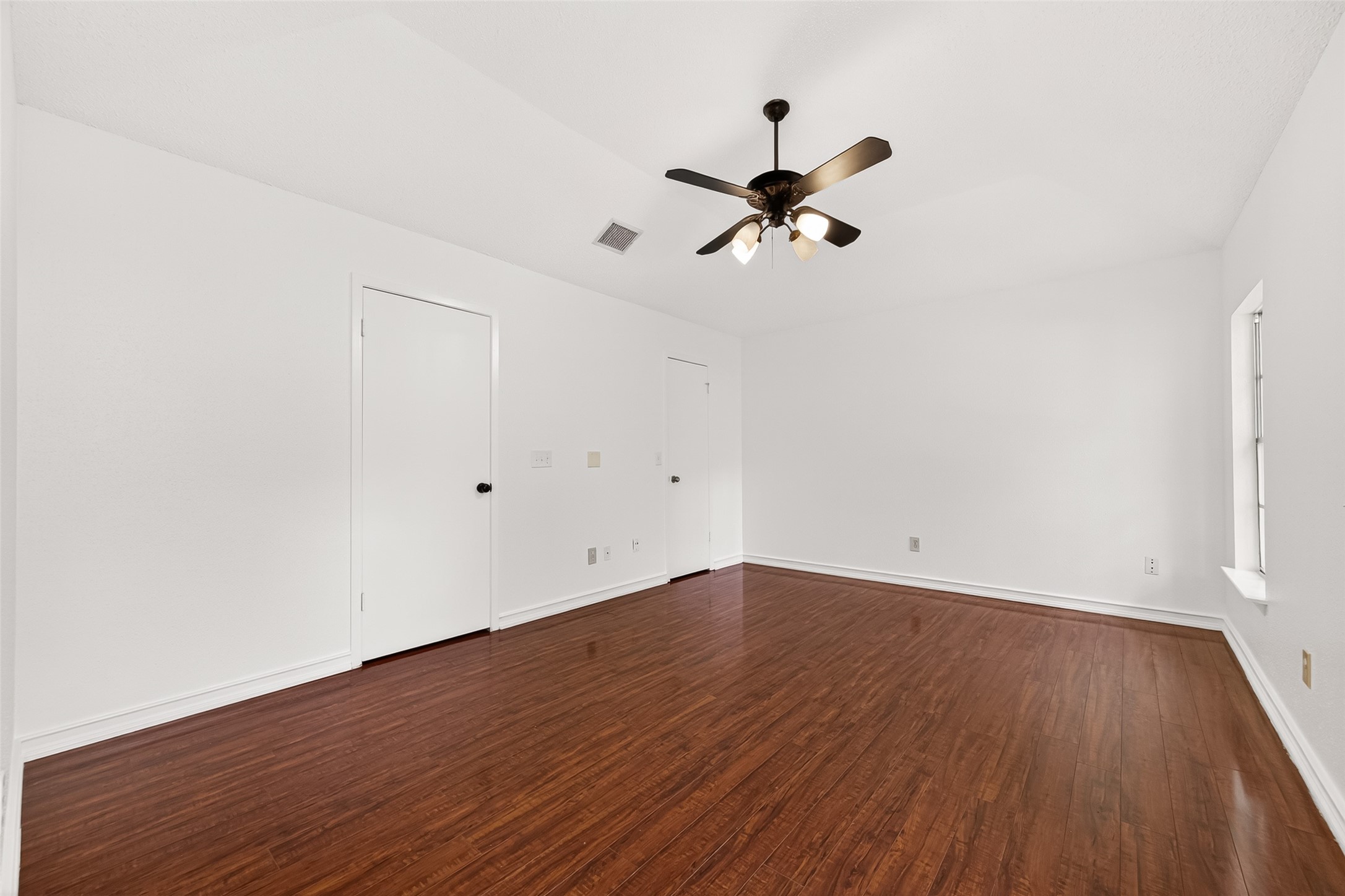 42 Rockridge Drive Spring, TX 77381 - Photo 19 of 39 Primary bedroom.