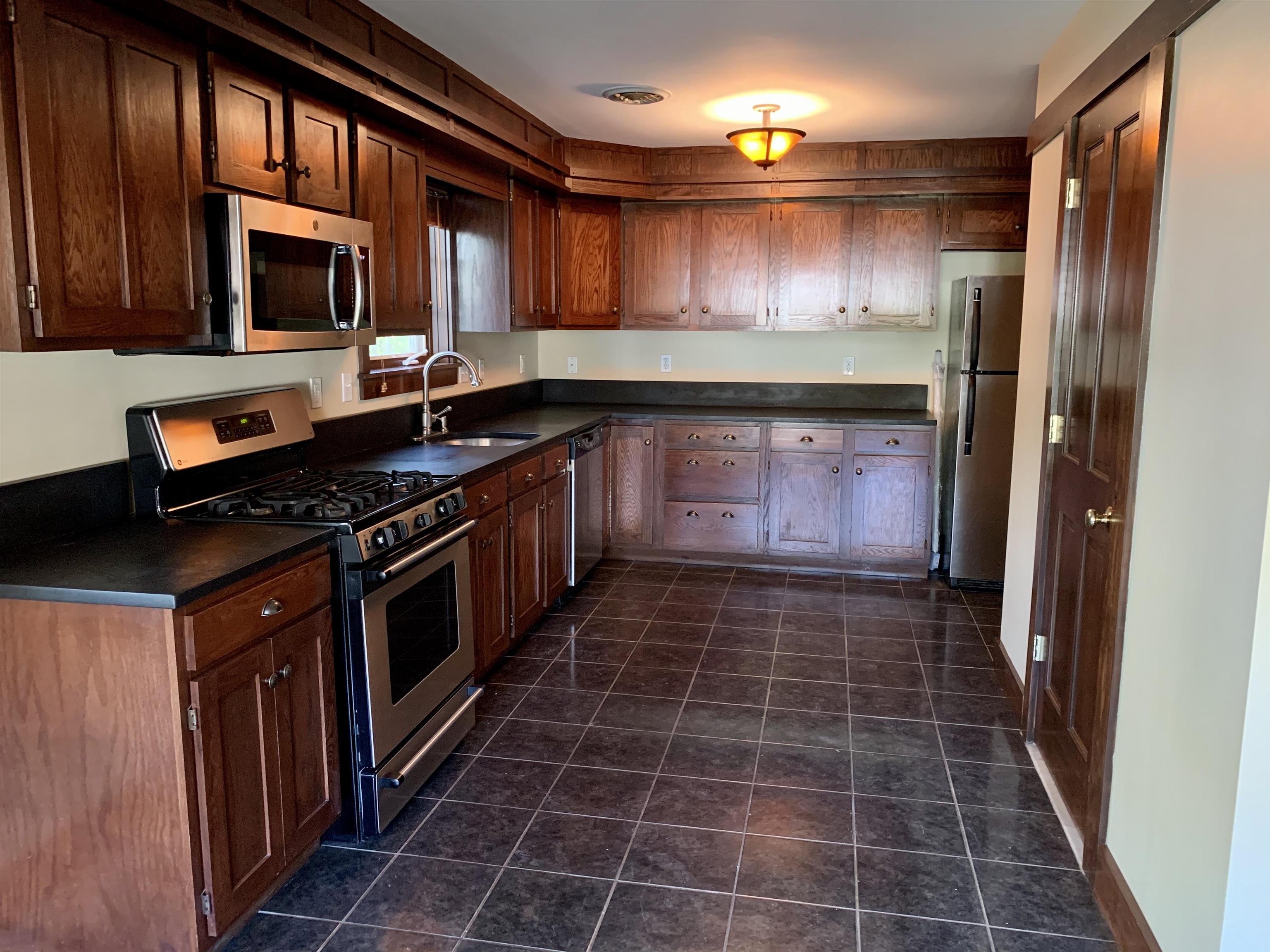 35 Maple Street Dover, NH 03820 - Photo 3 of 40