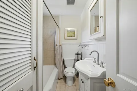 $619,000 | 17 Pauchogue Avenue, East Islip, NY 11730
