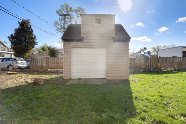 8012 Edgewater Road North Riverside, IL 60546 - Photo 22 of 22 a backyard of a house