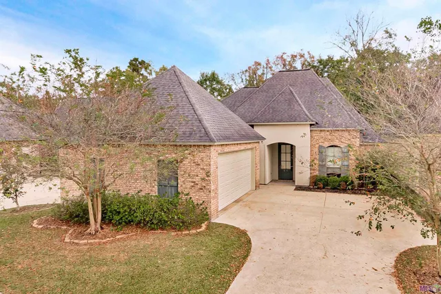 $2,400 | 8231 Valencia Court, Baton Rouge, LA 70820