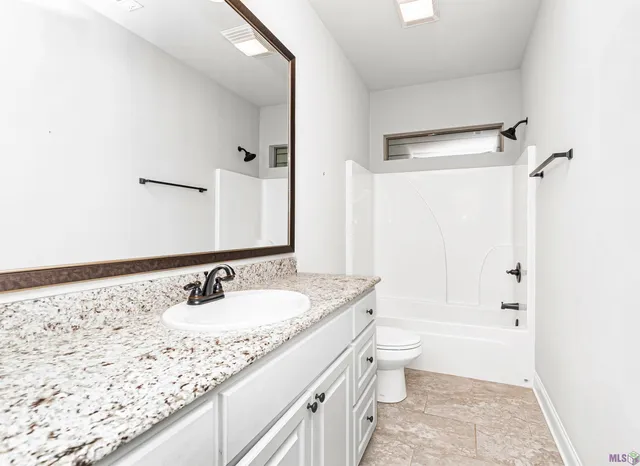 $2,400 | 8231 Valencia Court, Baton Rouge, LA 70820