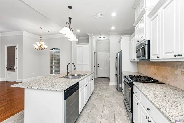 $2,400 | 8231 Valencia Court, Baton Rouge, LA 70820