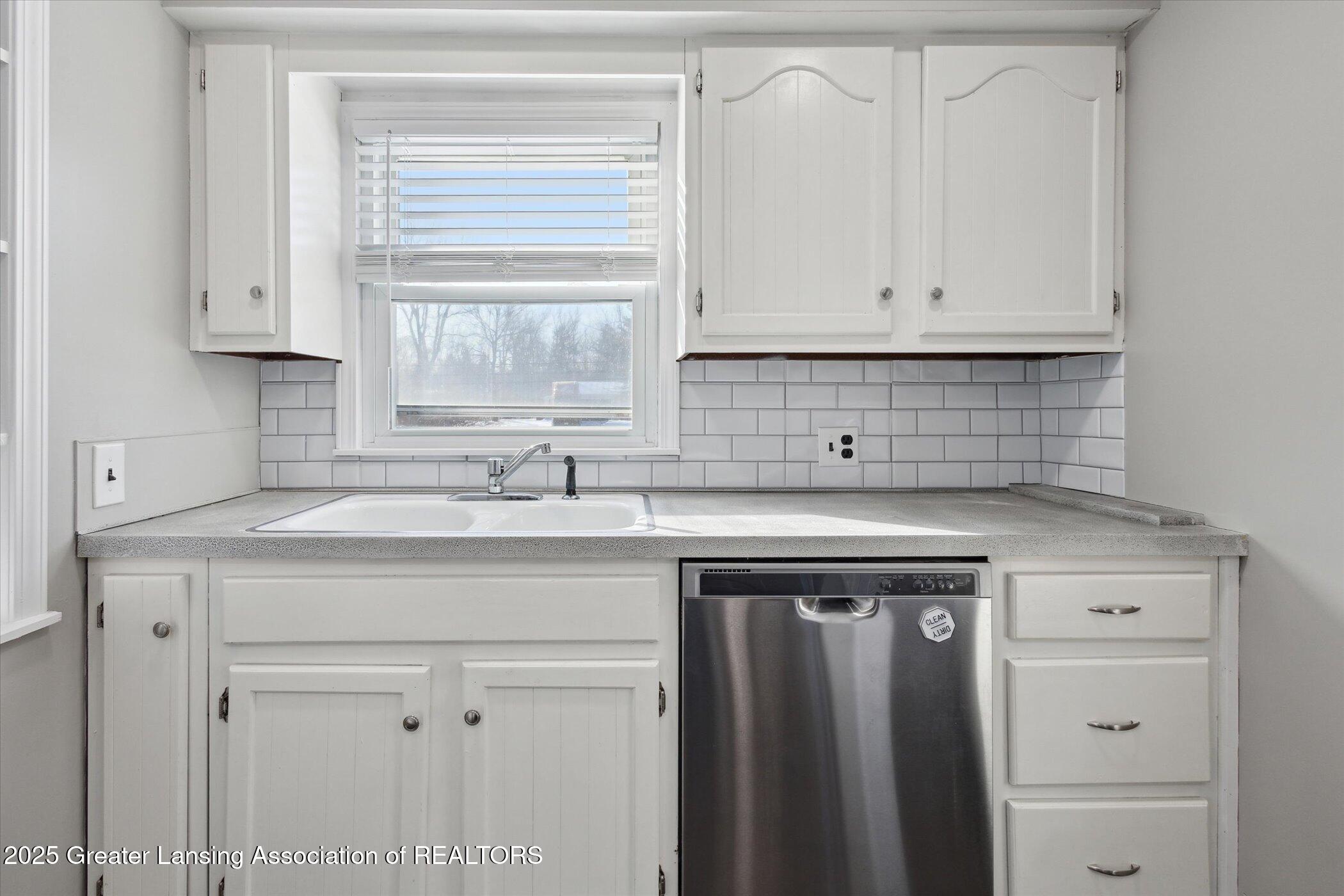 5353 East Clark Road Bath, MI 48808 - Photo 14 of 42 13-5353-Clark-Rd-Bath-Twp-MI-48808-Windo