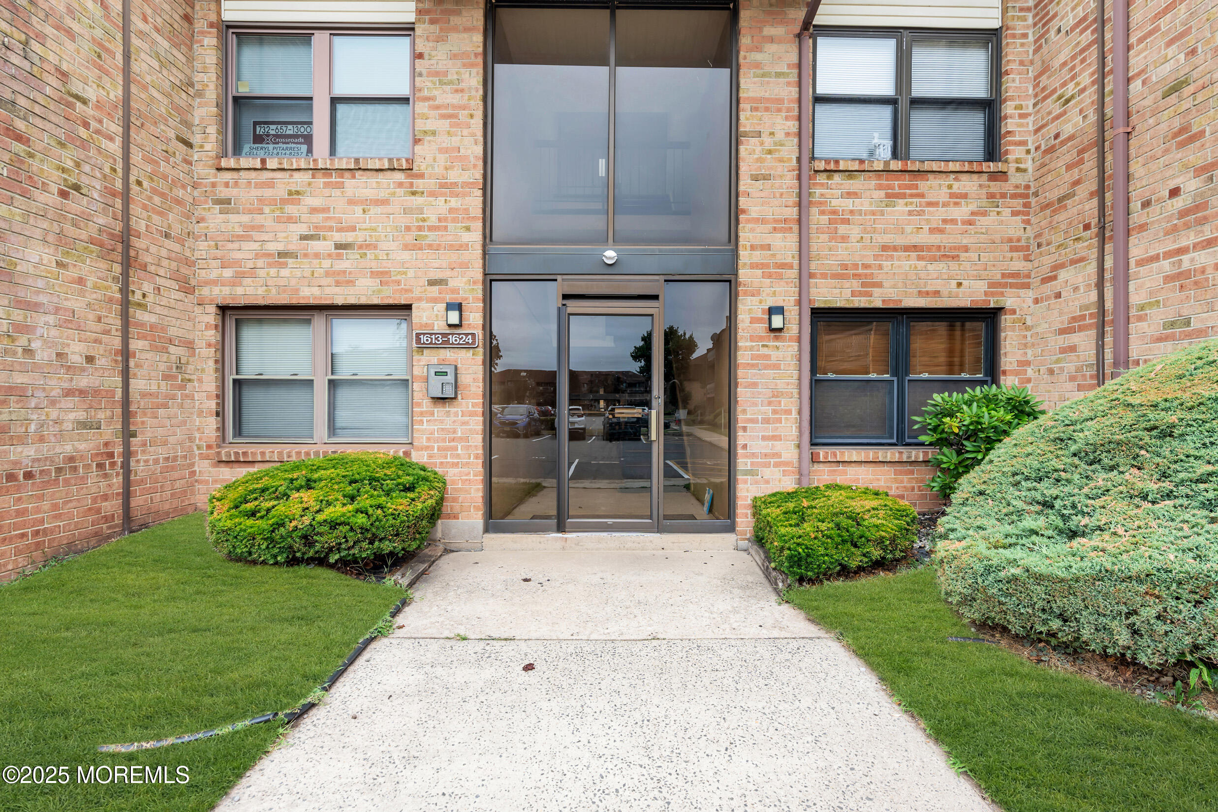 1617 Raspberry Court Edison, NJ 08817 - Photo 22 of 29 a front view of a house with garden