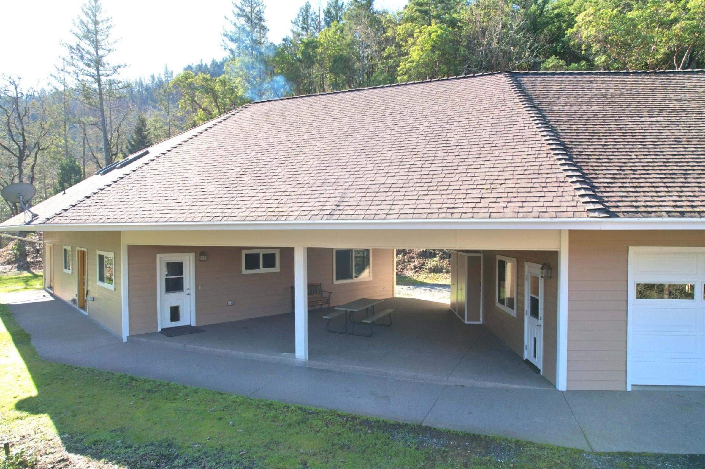 1682 Brown Road Jacksonville, OR 97530 - Photo 1 of 51 Breezeway Entrance
