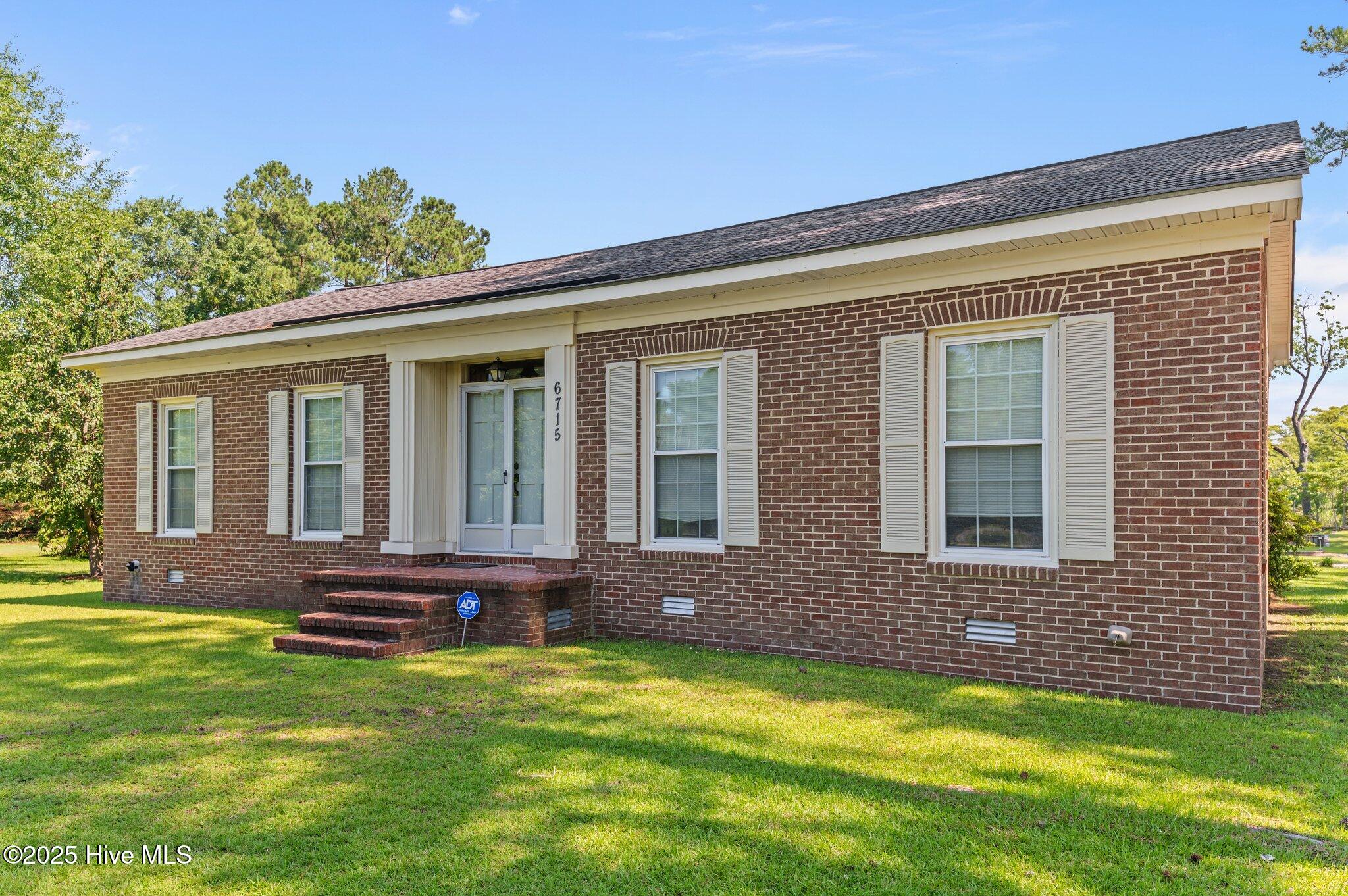 6715 Clarks Neck Road Washington, NC 27889 - Photo 3 of 53 Right Side View