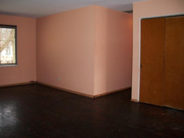 947 Bristol Road Indianapolis, IN 46280 - Photo 3 of 9 Gallery Image 3
