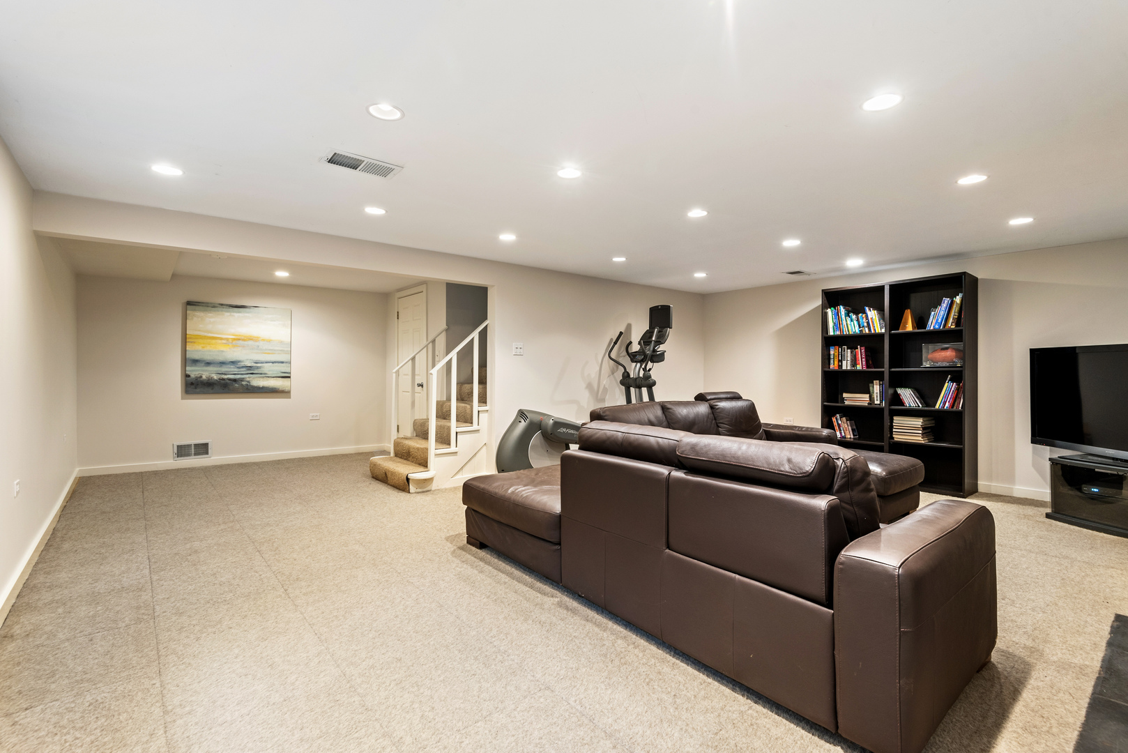 700 Park Drive Kenilworth, IL 60043 - Photo 26 of 34 a living room with furniture and a flat screen tv