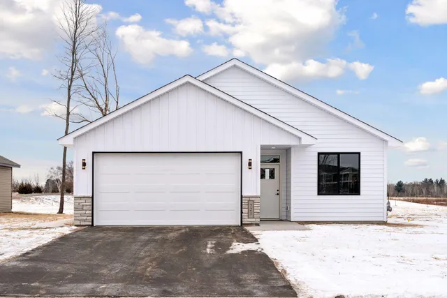 $374,900 | 721 Margaret Avenue Northeast, Isanti, MN 55040