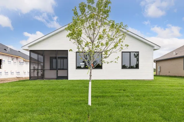 $374,900 | 721 Margaret Avenue Northeast, Isanti, MN 55040