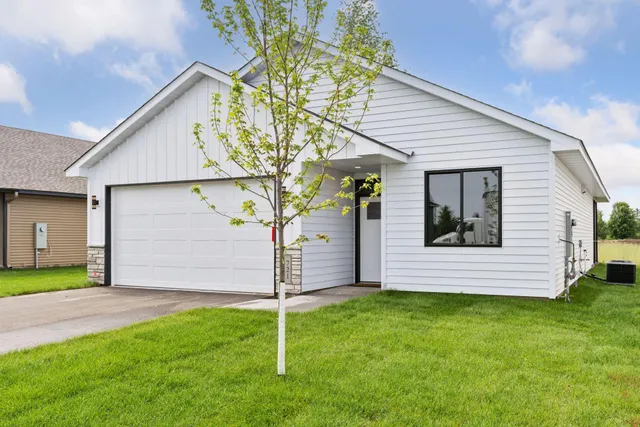 $374,900 | 721 Margaret Avenue Northeast, Isanti, MN 55040