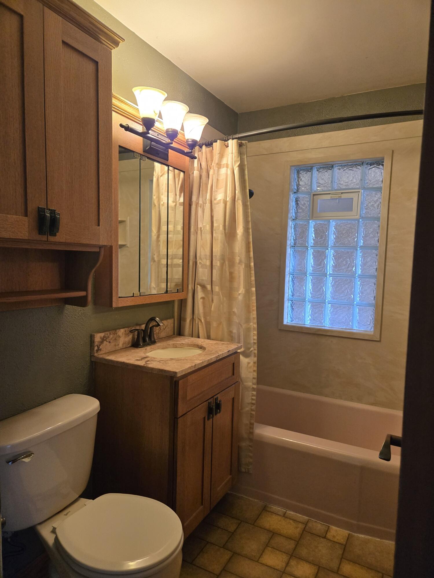 4300 Kinzie Avenue Racine, WI 53405 - Photo 11 of 32 Bath w/ glass block