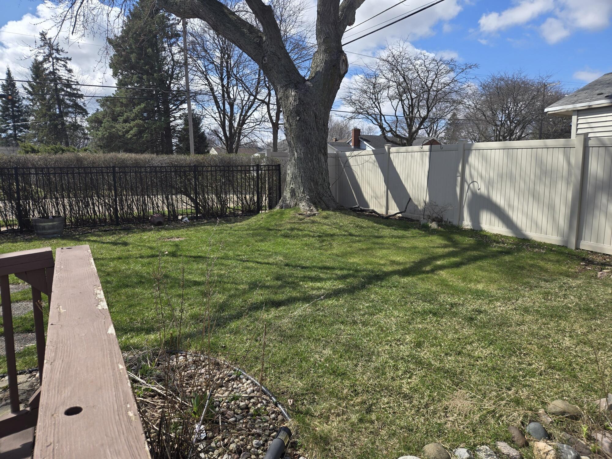 4300 Kinzie Avenue Racine, WI 53405 - Photo 28 of 32 Large fenced yard