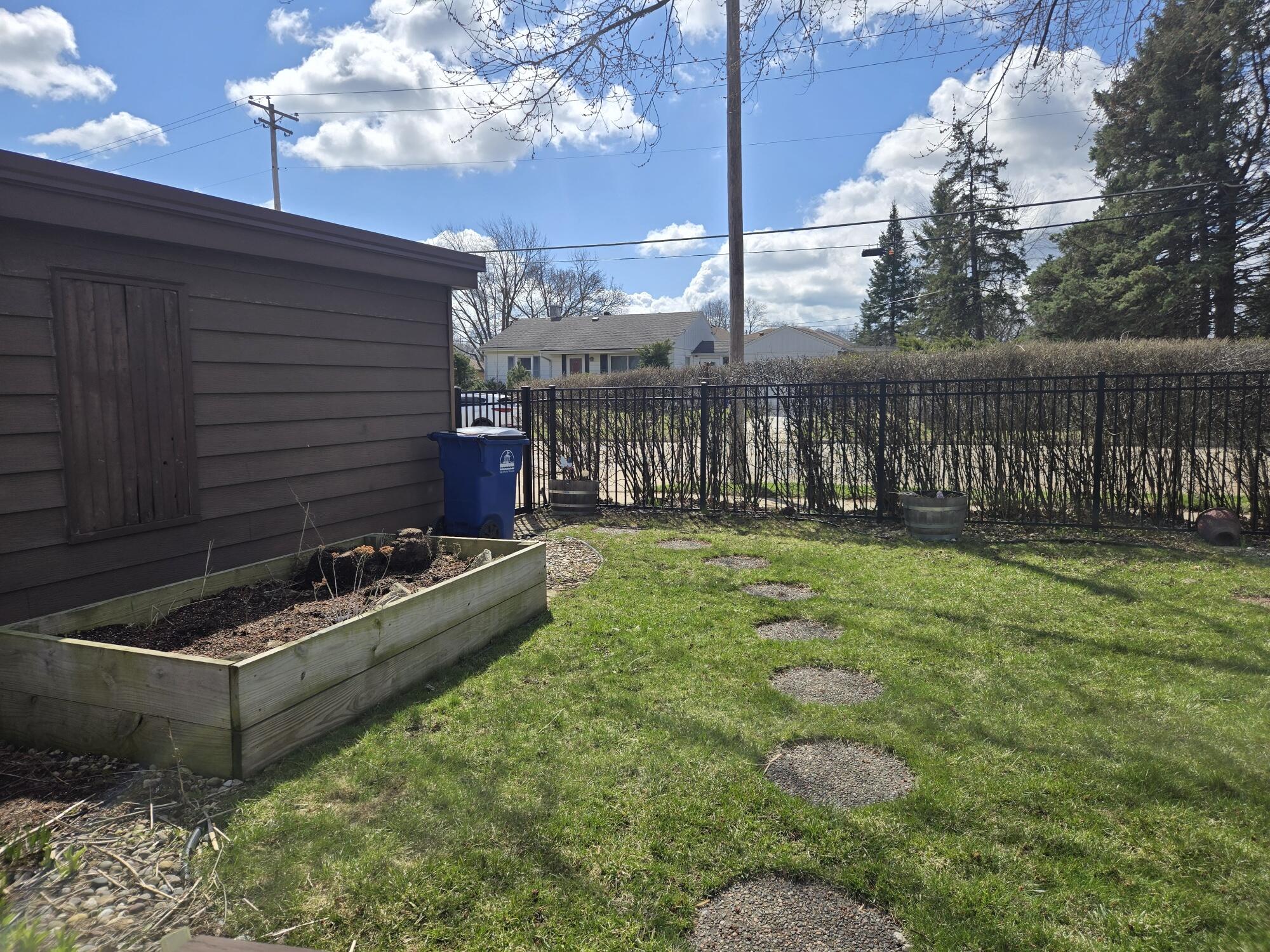 4300 Kinzie Avenue Racine, WI 53405 - Photo 29 of 32 raised garden