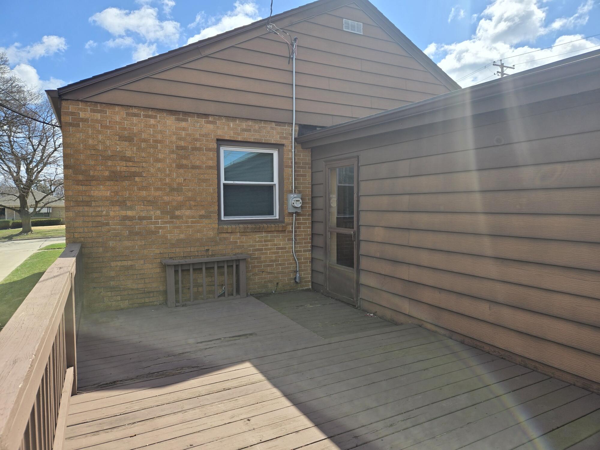 4300 Kinzie Avenue Racine, WI 53405 - Photo 30 of 32 Large deck