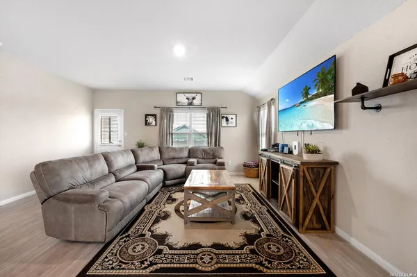 $1,995 | 2802 Calandra Lark, New Braunfels, TX 78130