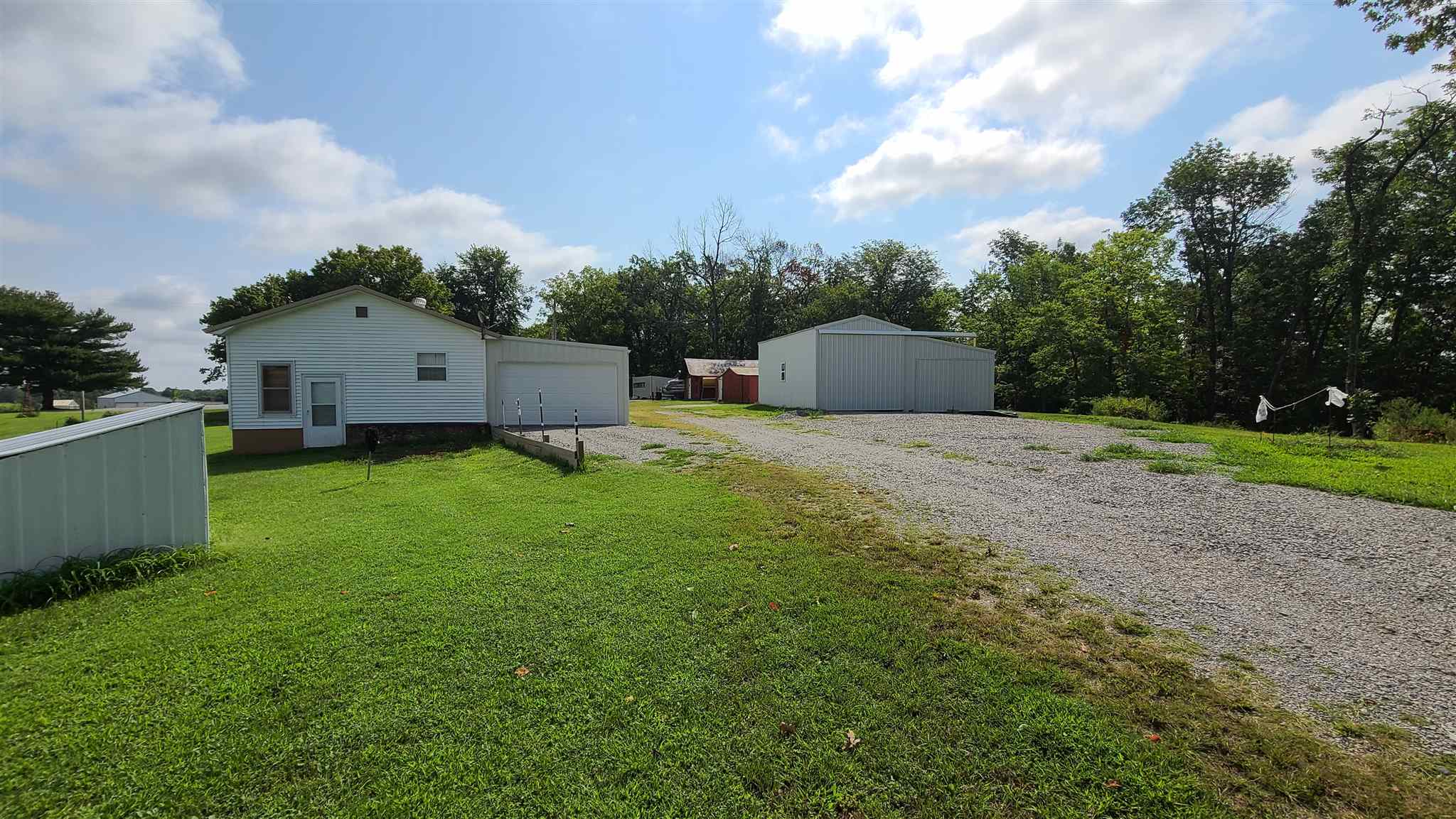 588 Cadiz Road Elizabethtown, IL 62931 - Photo 3 of 22 Gallery Image 3