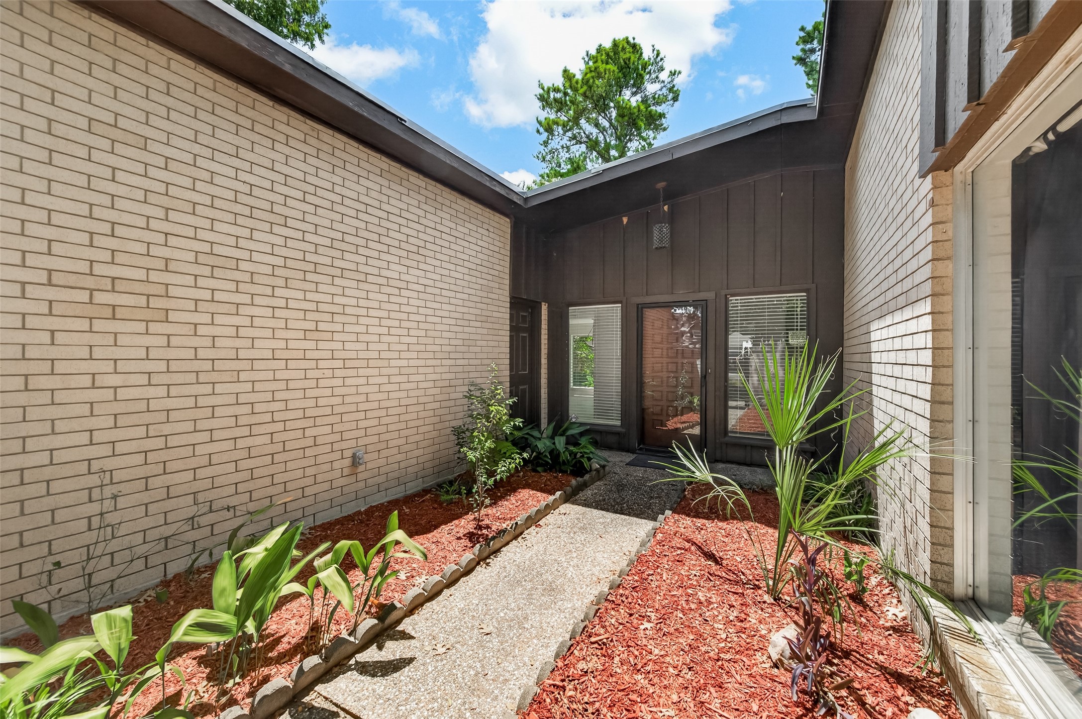 10039 Warwana Road Houston, TX 77080 - Photo 5 of 37 Gallery Image 5