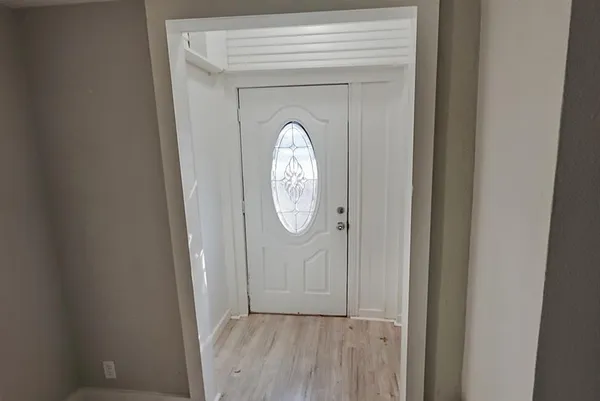 a view of empty room with window