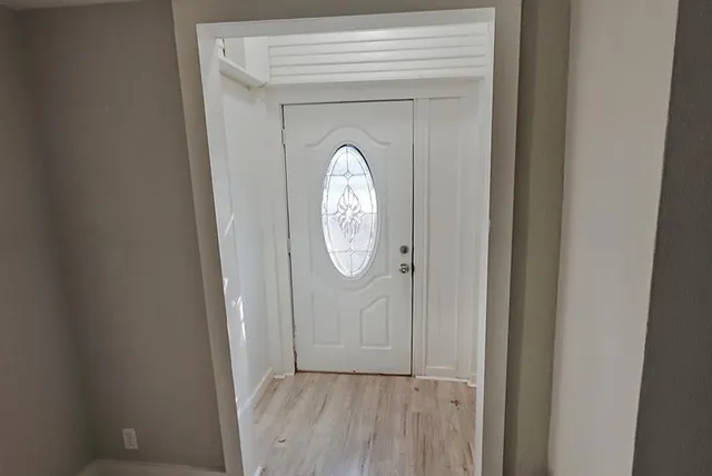 a view of empty room with window