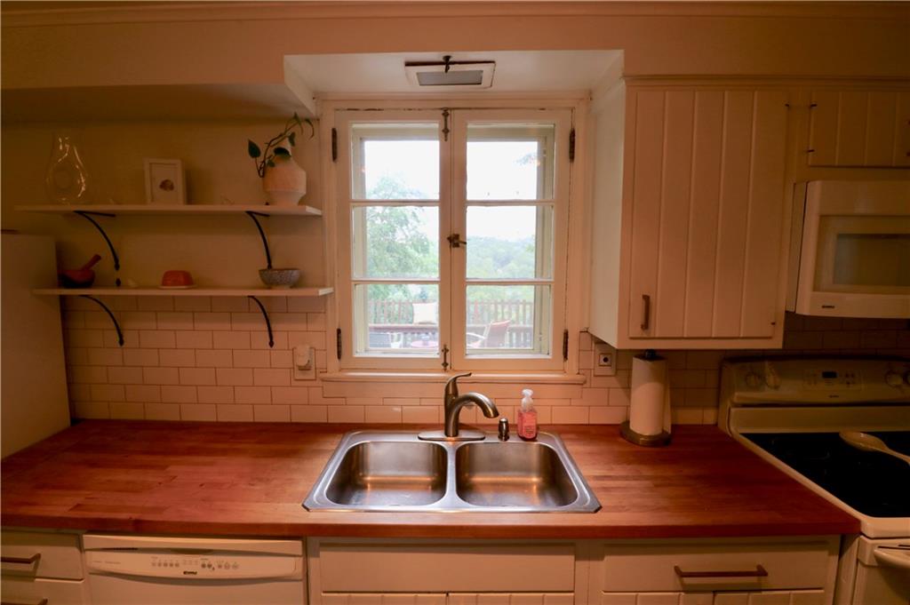 107 Fairfax Road Pittsburgh, PA 15221 - Photo 15 of 25 Gallery Image 15
