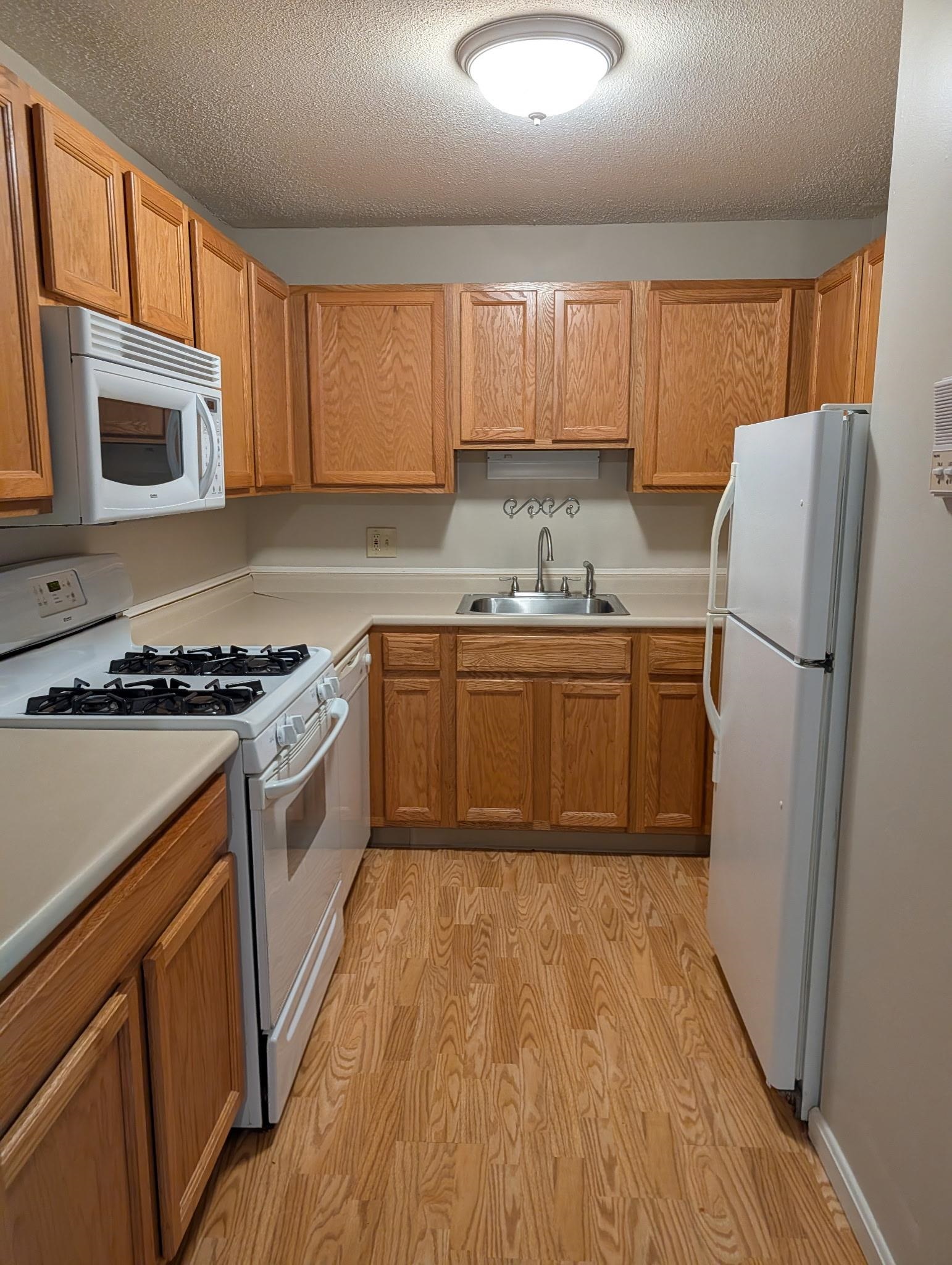 128 Mammoth Road, Unit U: 3 Hooksett, NH 03106 - Photo 6 of 18