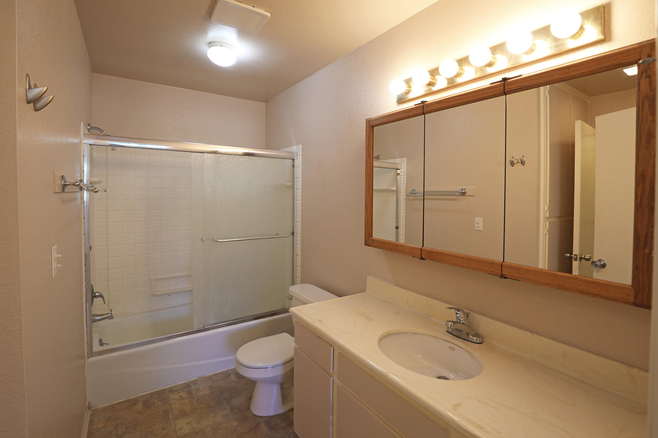 4407 Catlin Circle, Unit C Carpinteria, CA 93013 - Photo 13 of 18 Bathroom 1