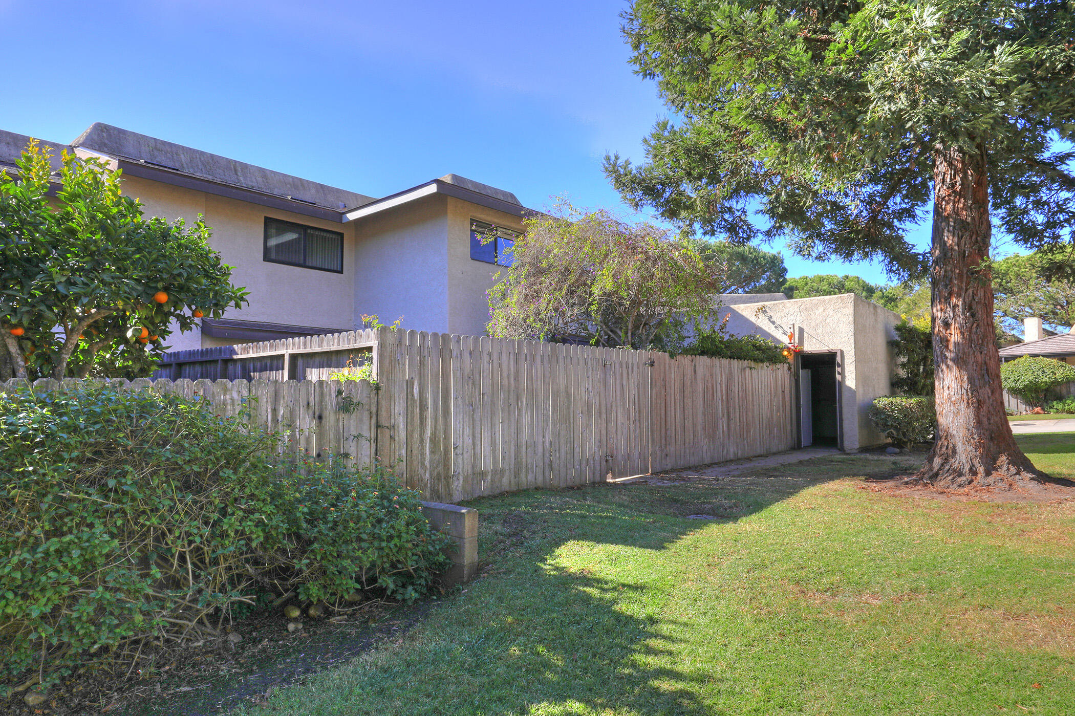4407 Catlin Circle, Unit C Carpinteria, CA 93013 - Photo 17 of 18 Rear of condo