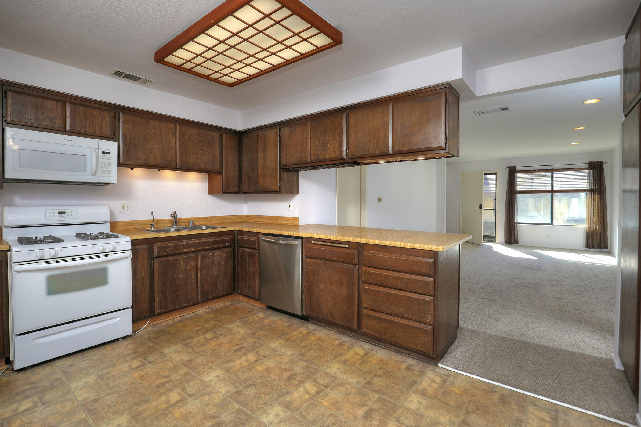 4407 Catlin Circle, Unit C Carpinteria, CA 93013 - Photo 6 of 18 Kitchen