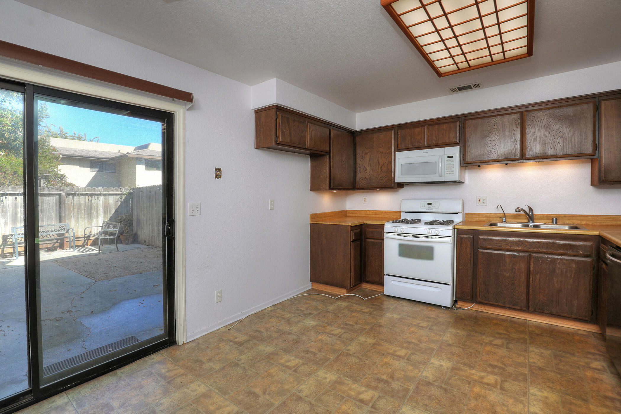 4407 Catlin Circle, Unit C Carpinteria, CA 93013 - Photo 7 of 18 Kitchen