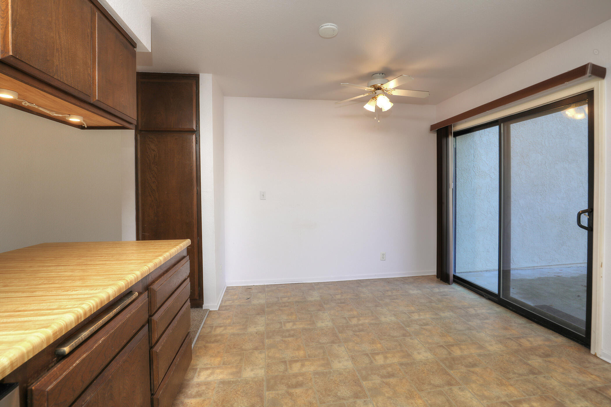 4407 Catlin Circle, Unit C Carpinteria, CA 93013 - Photo 8 of 18 Dining area