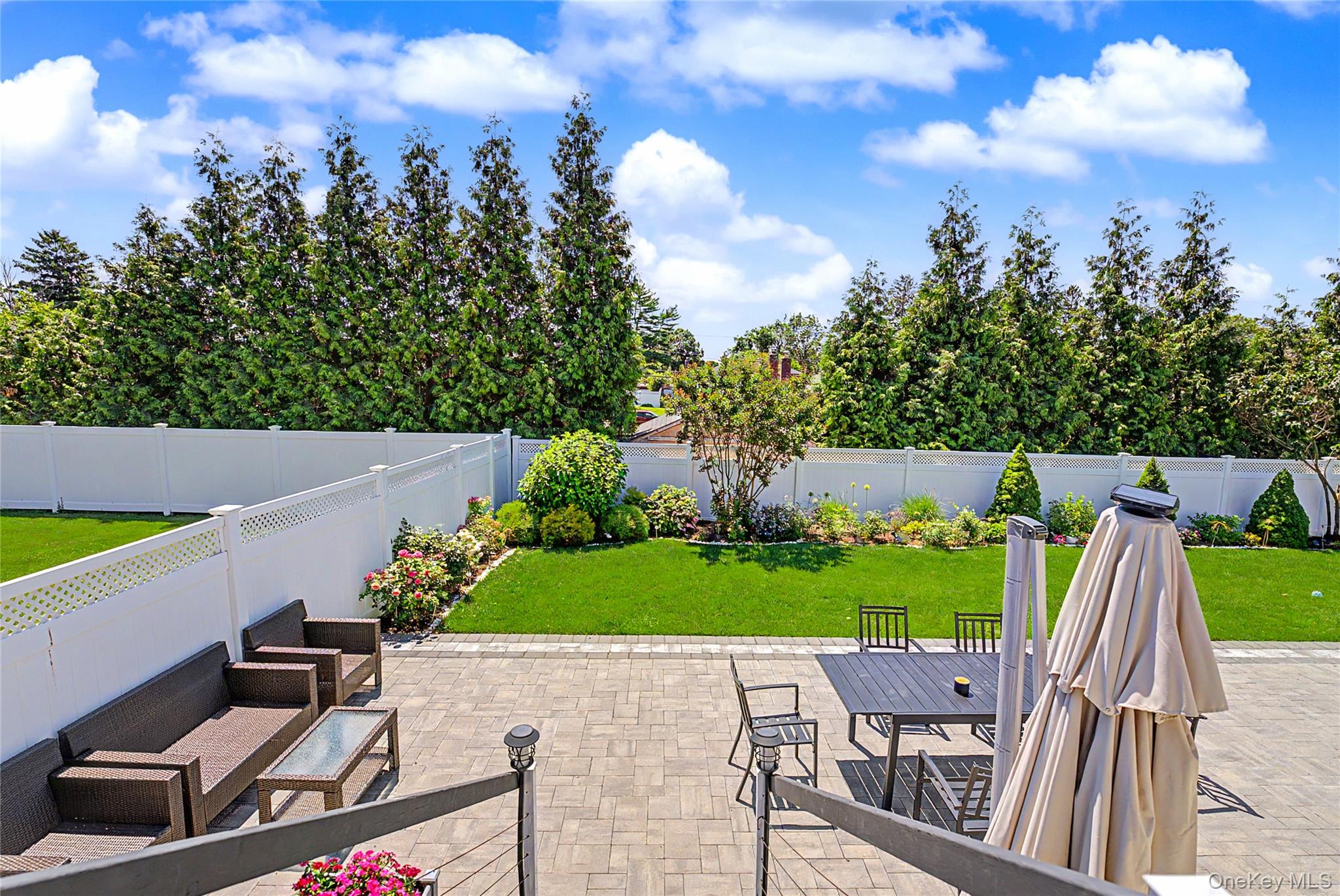 20 Russell Park Road Syosset, NY 11791 - Photo 32 of 42