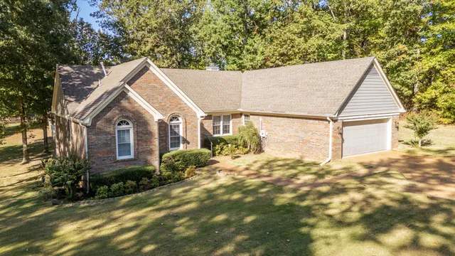 a view of a house with a yard