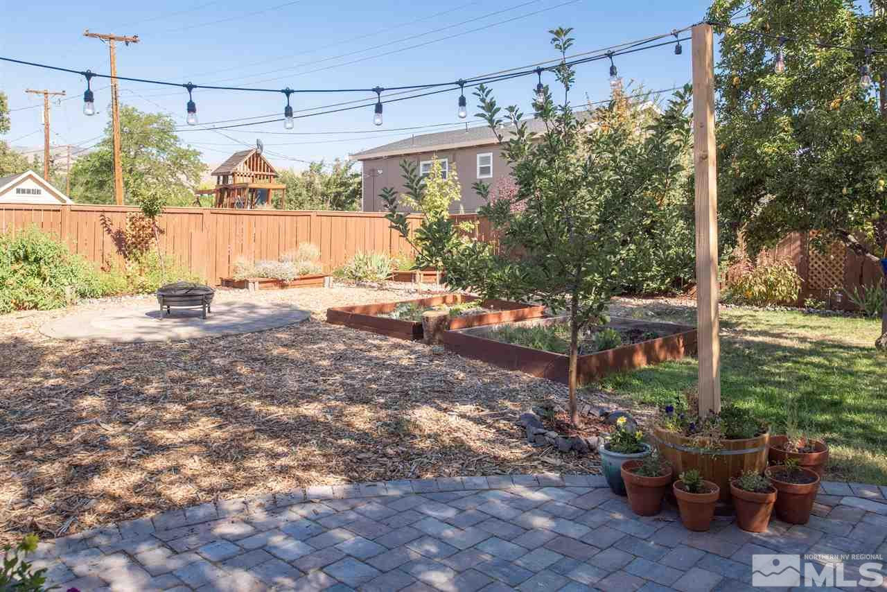 880 Beldon Way Reno, NV 89503 - Photo 20 of 20 a backyard of a house with lots of green space