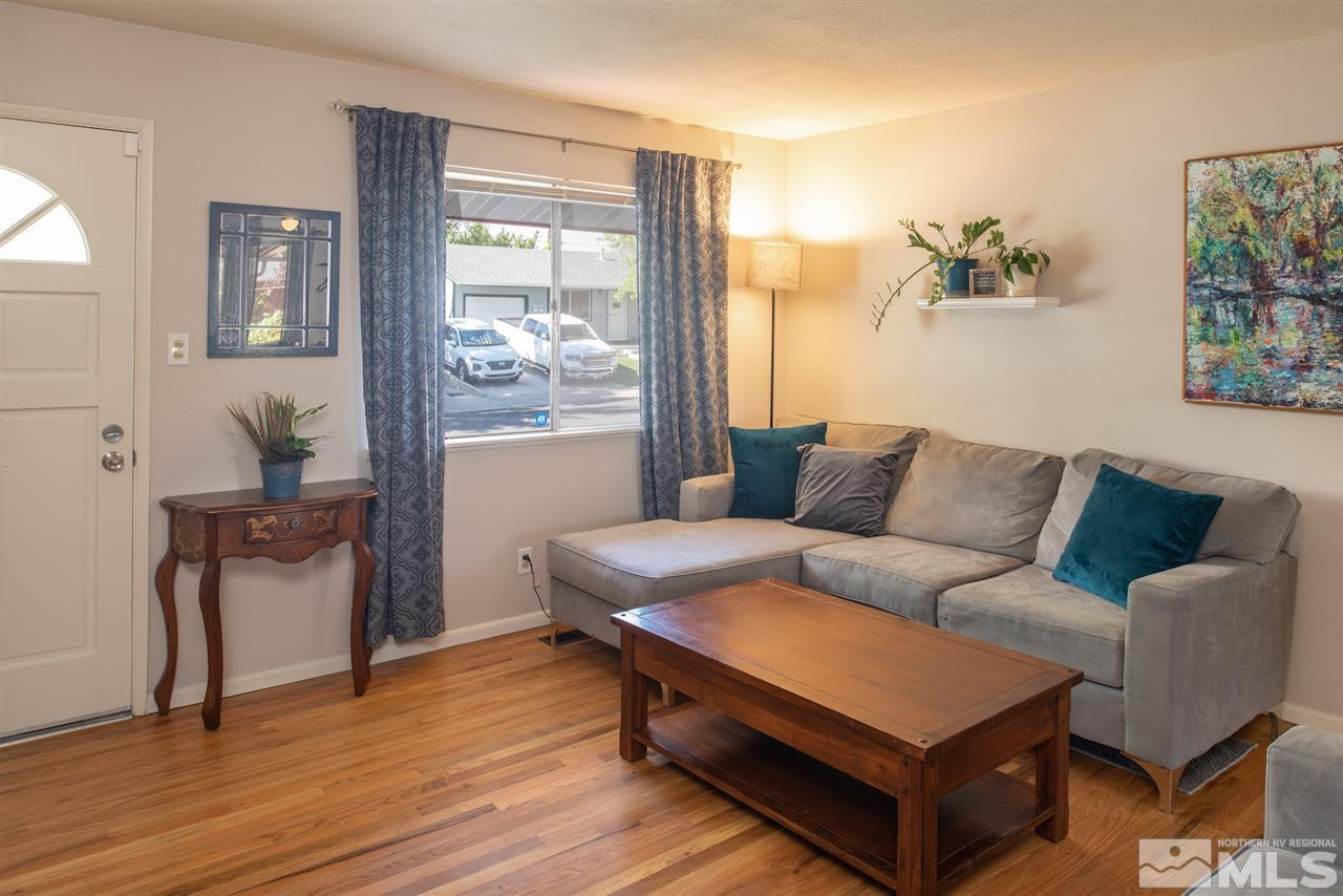 880 Beldon Way Reno, NV 89503 - Photo 4 of 20 a living room with furniture and a window
