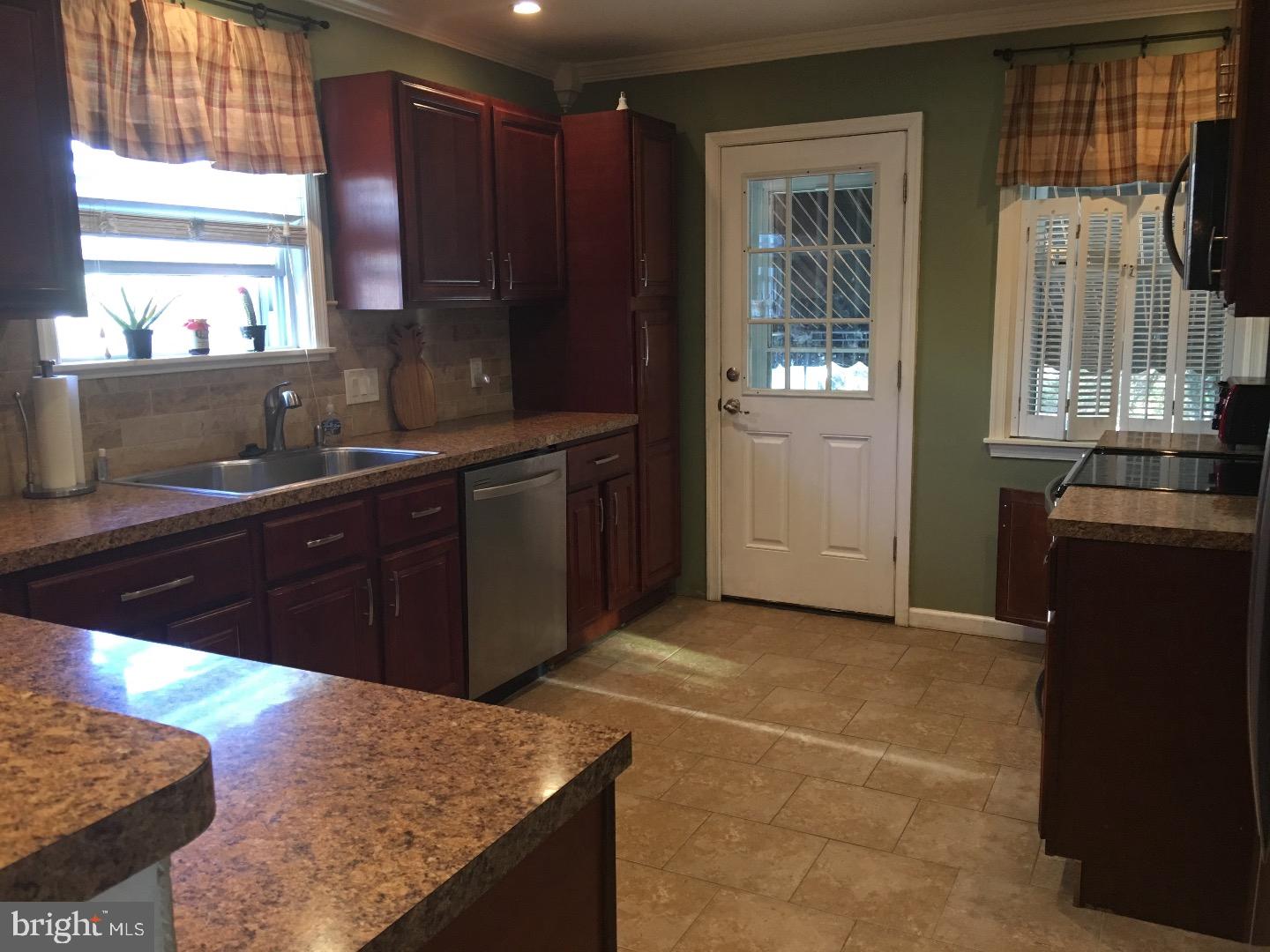 49 South Malin Road Broomall, PA 19008 - Photo 10 of 22 Gallery Image 10