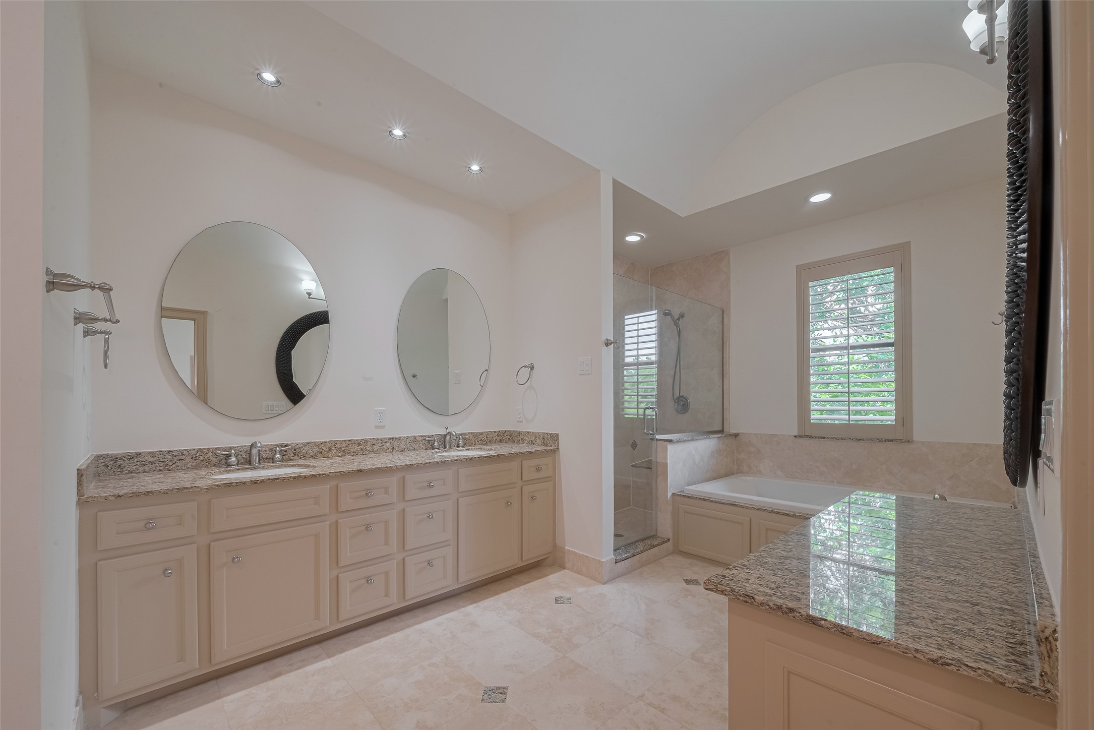 2034 Colquitt Street, Unit A Houston, TX 77098 - Photo 28 of 30 a spacious bathroom with sinks mirror and a bathtub