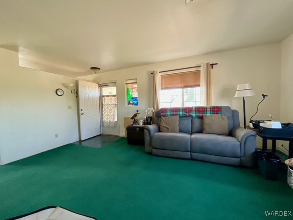 564 South Laguna Road Golden Valley, AZ 86413 - Photo 2 of 19 Living Room