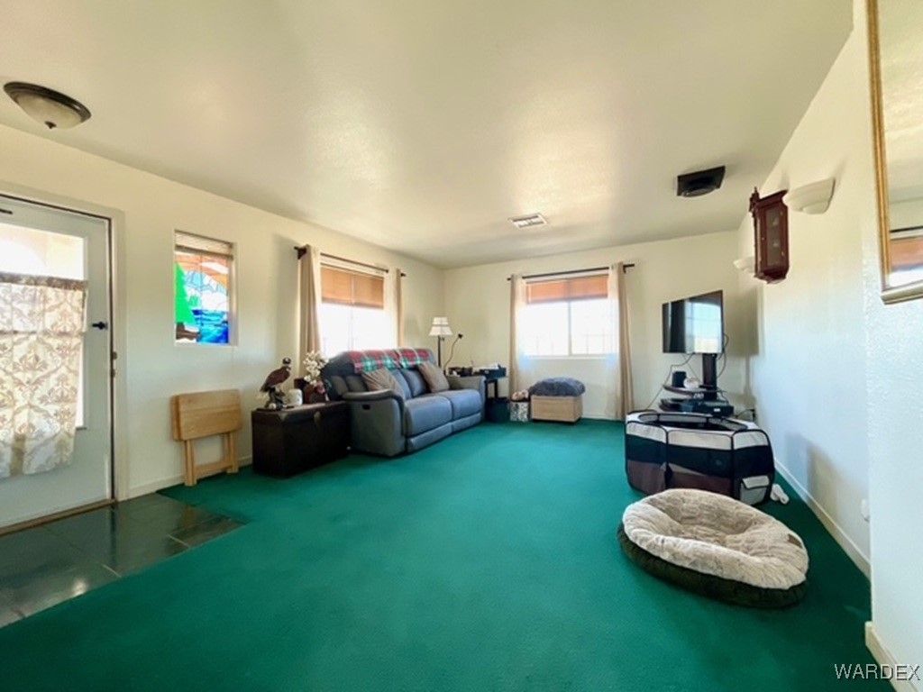 564 South Laguna Road Golden Valley, AZ 86413 - Photo 3 of 19 Living Room
