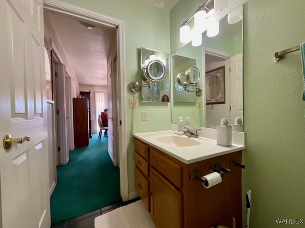 564 South Laguna Road Golden Valley, AZ 86413 - Photo 10 of 19 Bathroom