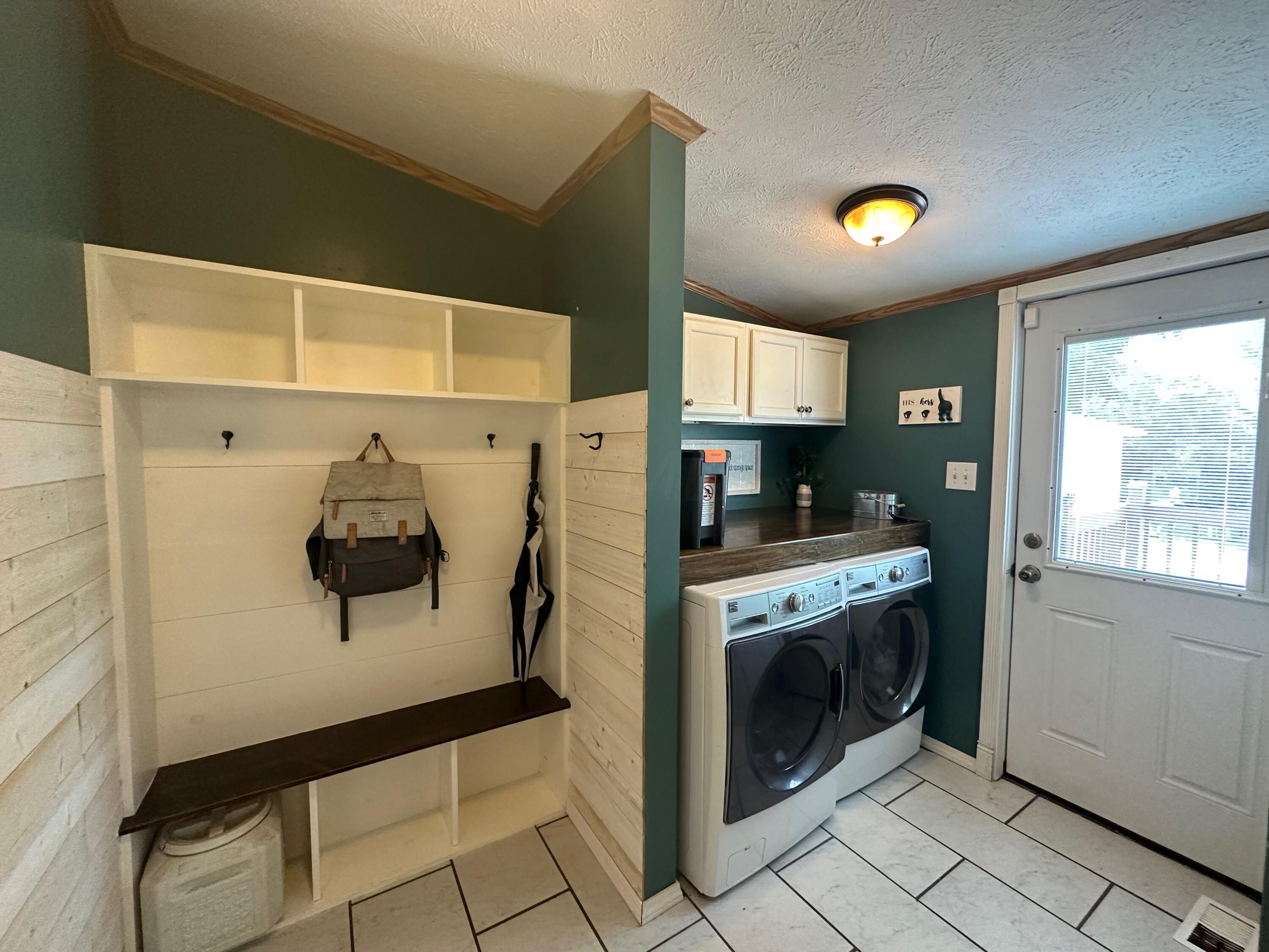 19360 Hampshire Road Utica, OH 43080 - Photo 24 of 35 Laundry:Mud Room