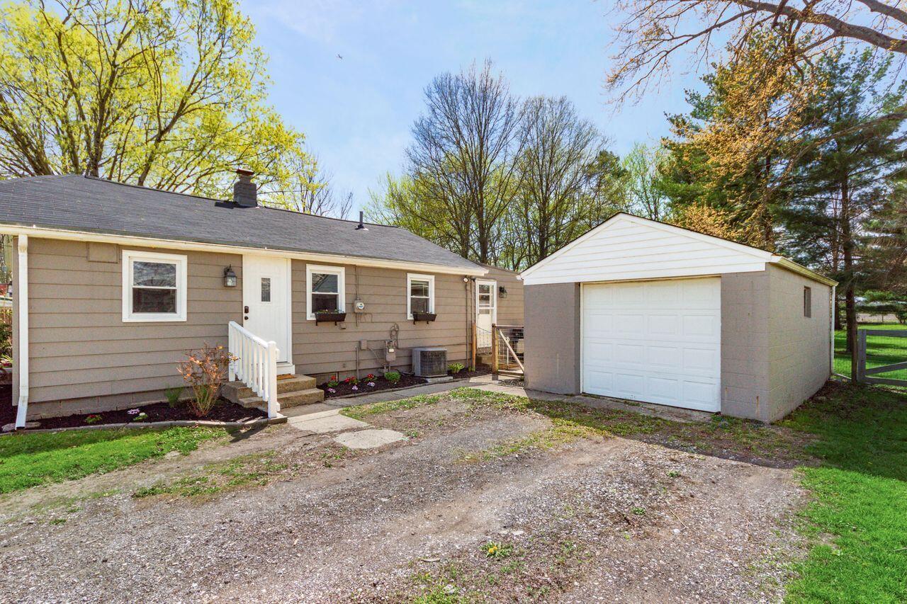 6288 Columbia Road Southwest Pataskala, OH 43062 - Photo 2 of 32 M_6288_Columbia_SW062