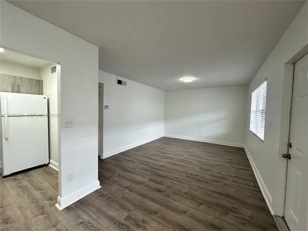 $1,595 | 2910 Pierce Street, Unit 209, Hollywood, FL 33020