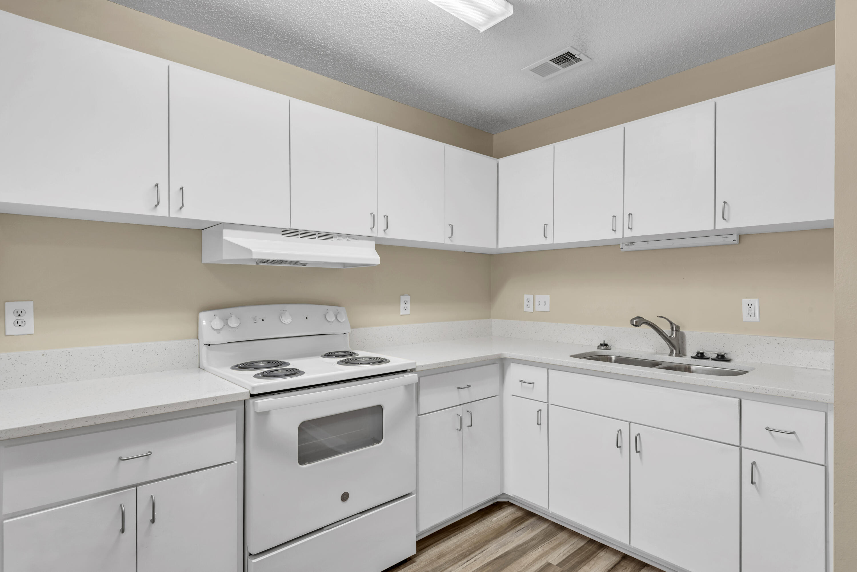 502 Channel Marker Street, Unit 8 Mary Esther, FL 32569 - Photo 7 of 20 502 Channel Marker Unit 122024-01-29 at