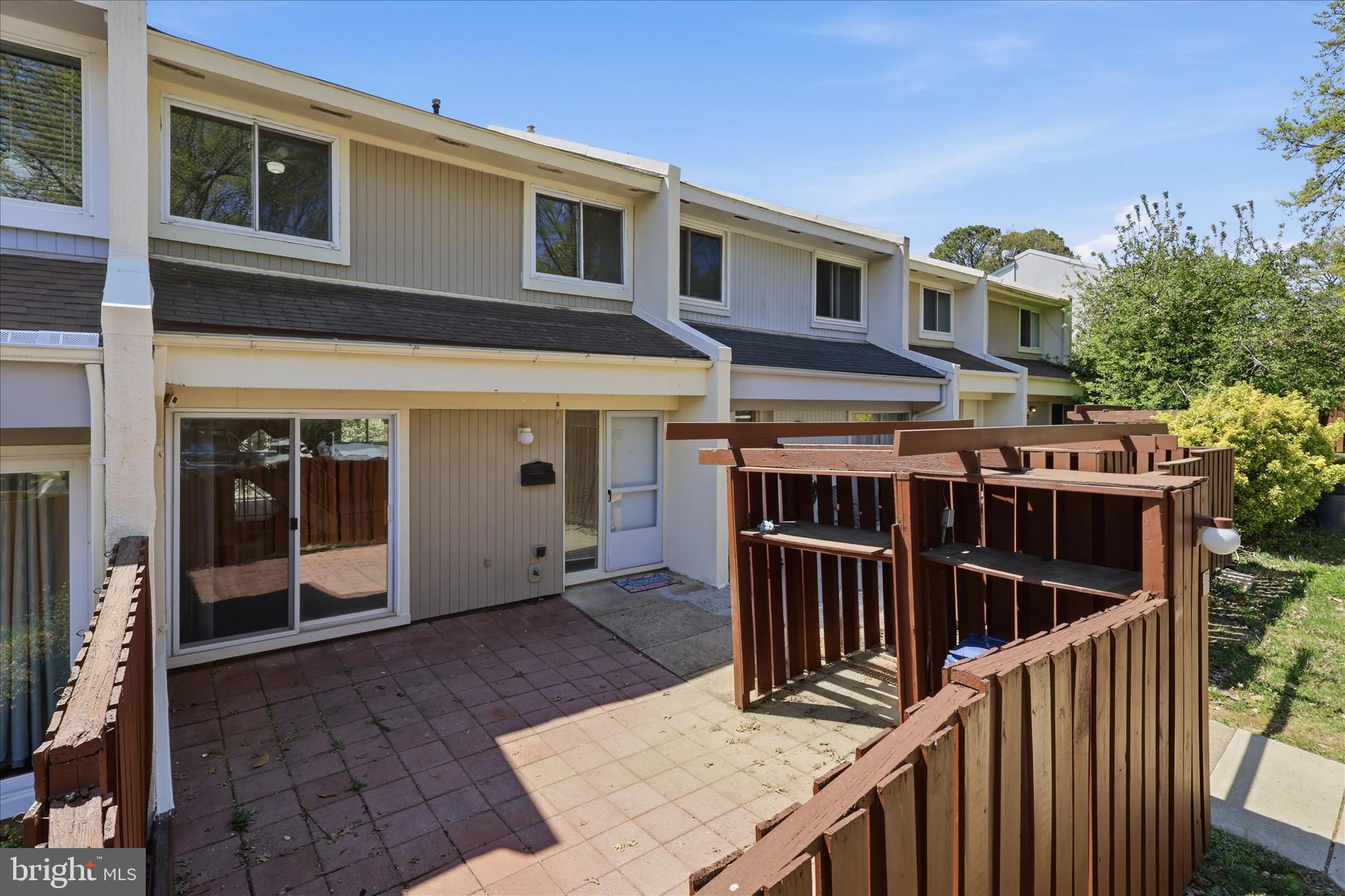 2438 Southgate Square Reston, VA 20191 - Photo 28 of 46 Front Patio