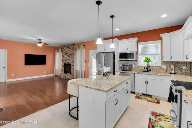 $550,000 | 210 Canterbury Circle, Blakeslee, PA 18610