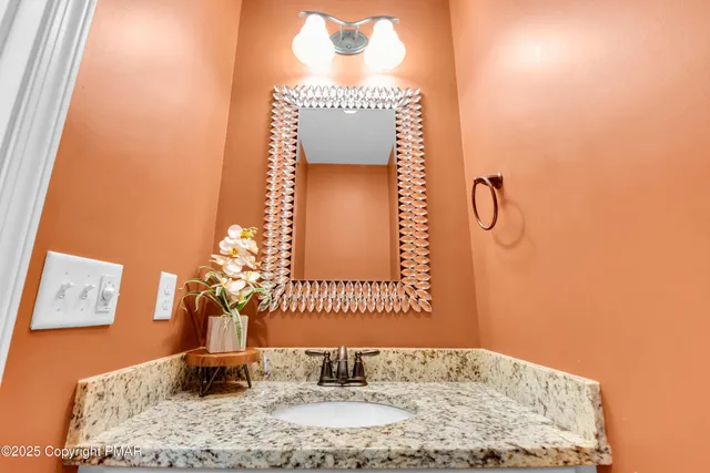 $550,000 | 210 Canterbury Circle, Blakeslee, PA 18610